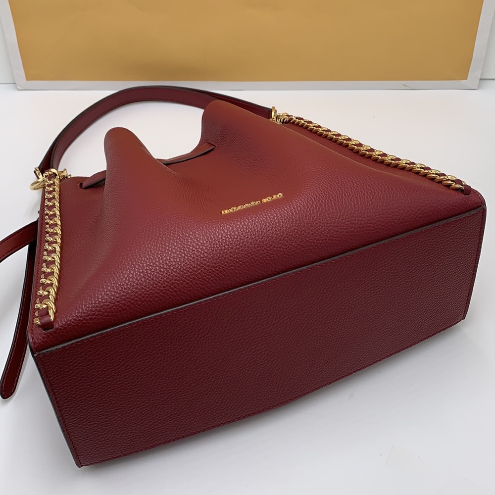 MICHAEL KORS
MINA LARGE BELTED CHAIN SHOULDER BAG DARK CHERRY COLOR - Picture 8 of 16